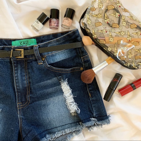 High Waisted Urban Denim Shorts with Free Belt! - Picture 1 of 8